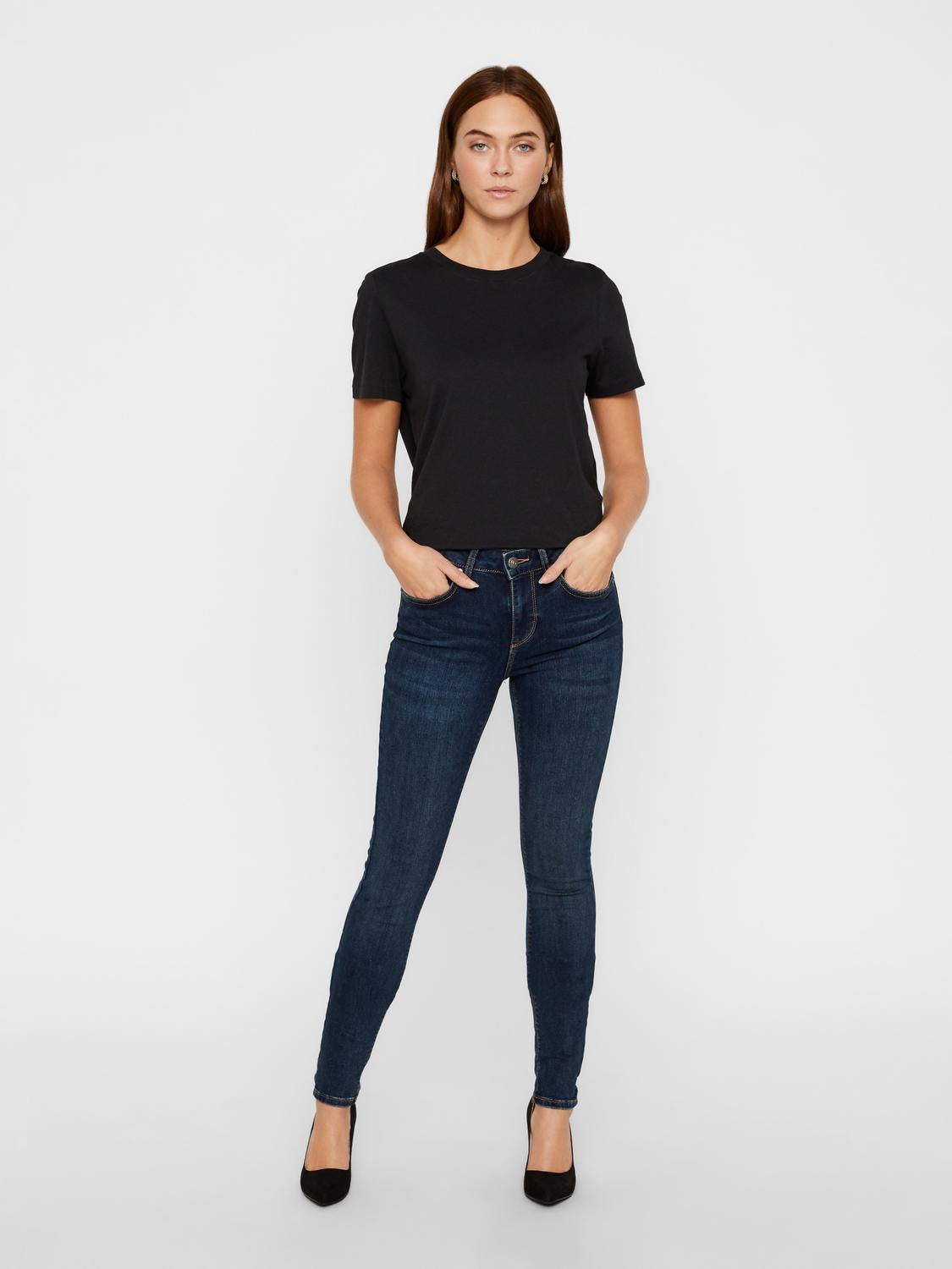 model_shot-front_full